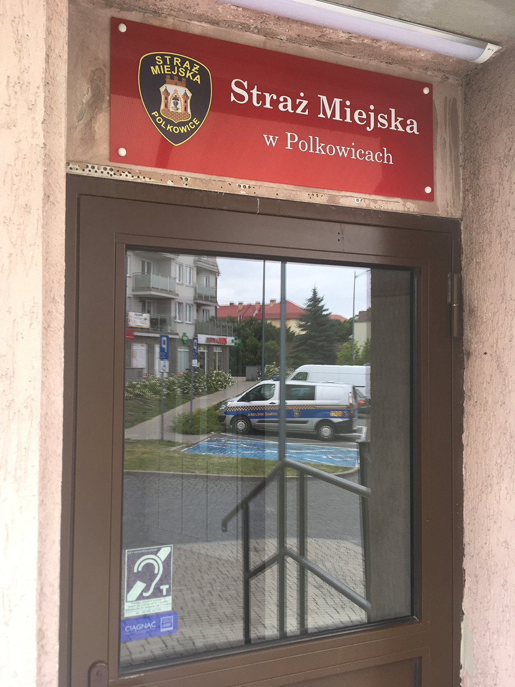 pętla indukcyjna na dyżurce w siedzibie Straży Miejskiej w Polkowicach