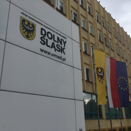 pętla indukcyjna recepcyjna w puinkcie informcji Urzędu Marszałkowskiego Województwa Dolnośląskiego