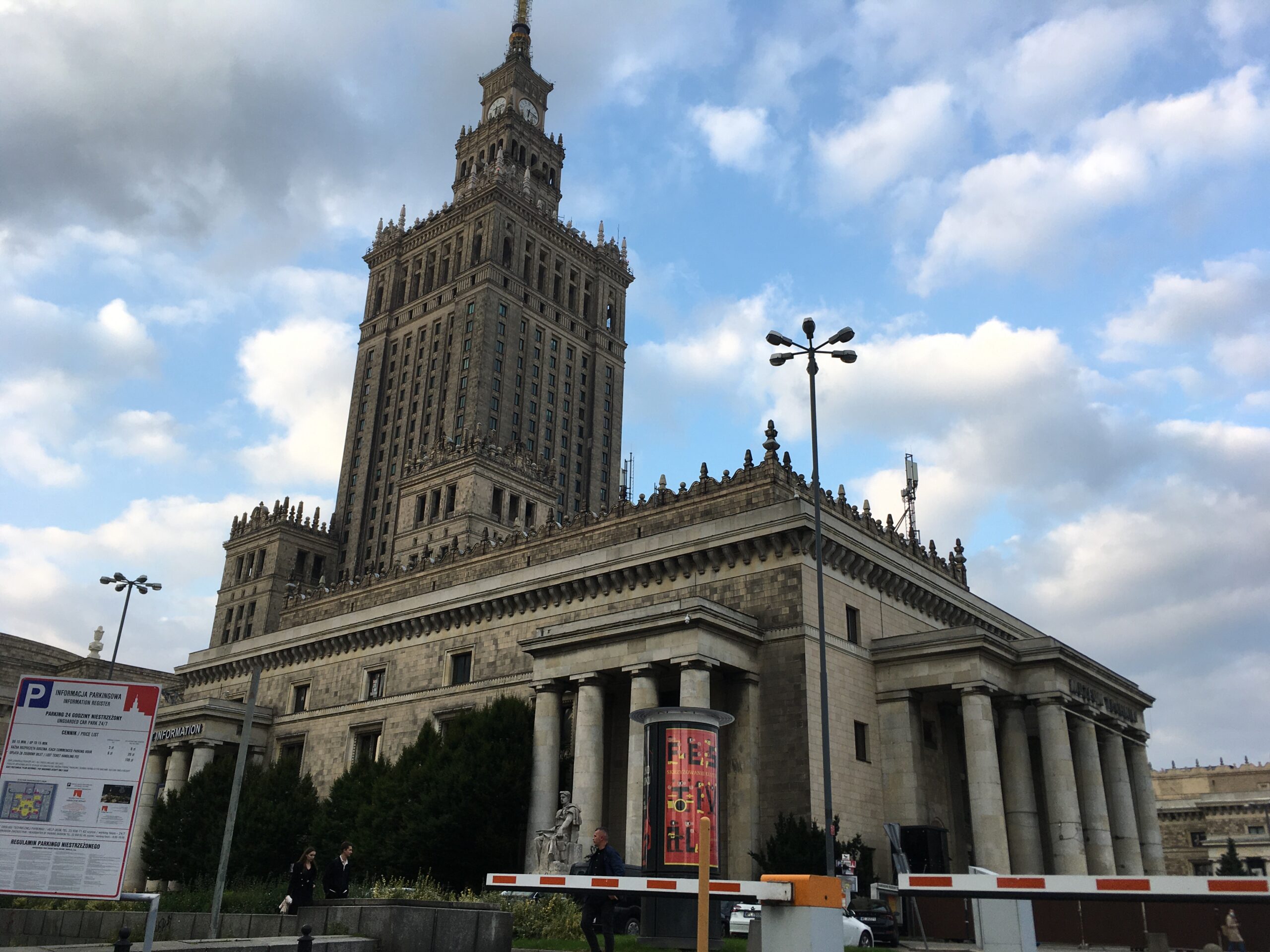 Pałac Kultury i Nauki w Warszawie - montaż pętli indukcyjnej w punkcie informacji turystycznej