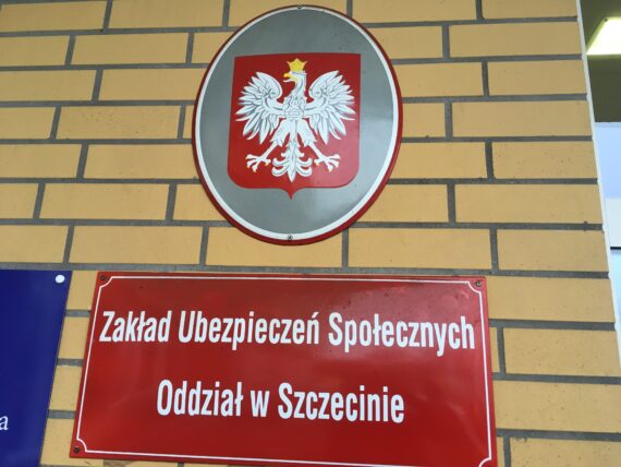 Oddział ZUS w Szczecinie - lepsze rozumienie mowy z pomocą pętli indukcyjnej w inspektoratach ZUS w całym kraju